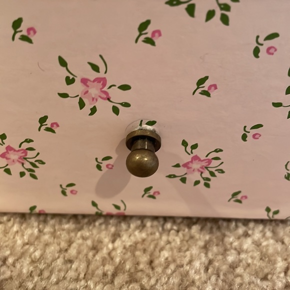 Porcelain doll in carrying crate. Additional dress, shoes and hanger. NWOT. - Picture 9 of 13